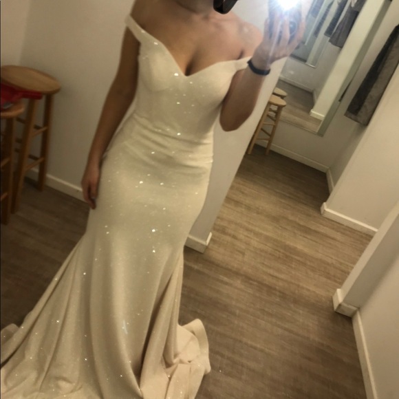 #55187 Jovani White Size 4 Gown - Prom/Pagaent - Picture 15 of 16